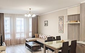 Lux 2 Central Apartment With Garage